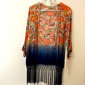 Gimmicks by BKE Sz S flyaway fringe kimono cardi